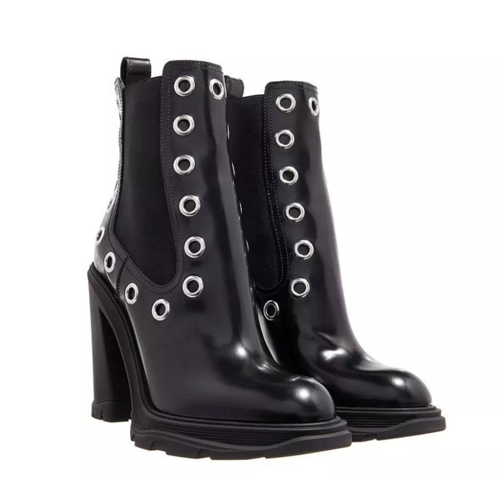 NEW Alexander McQueen Tread Grommet Embellished Boots Black Size 39.5, NWT $1290